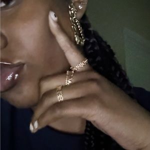 Meet your Posher, Nasani